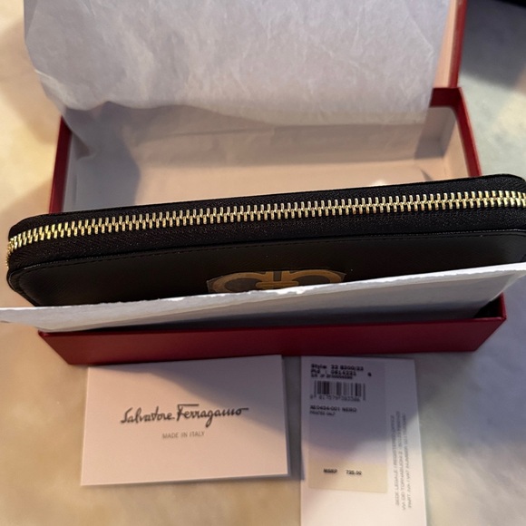 ✨ Salvatore Ferragamo Black Wallet ✨ Brand New | Never Used | All Tags - Picture 8 of 13